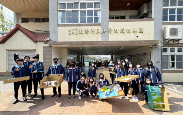 致用高中美術課童在藝起！ 與東陽國小幼兒園同歡共樂