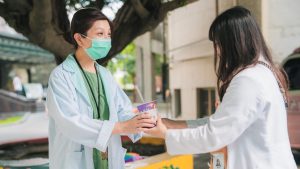 中山附醫U CAFÉ咖啡送愛 國際護師節醫病關係昇溫