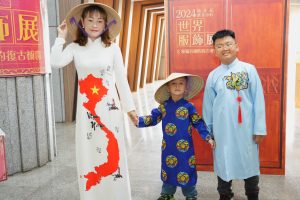 打造各國專屬復古櫥窗 台灣世界服飾展開展夯