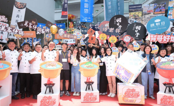 台中鍋烤節拚經濟抽汽車大獎  嘉味軒餅店百盒花博餅徵創意