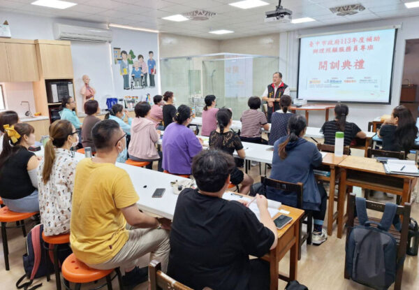 照顧服務員訓練專班職前班開訓 致用高級中學協助專業證照取得