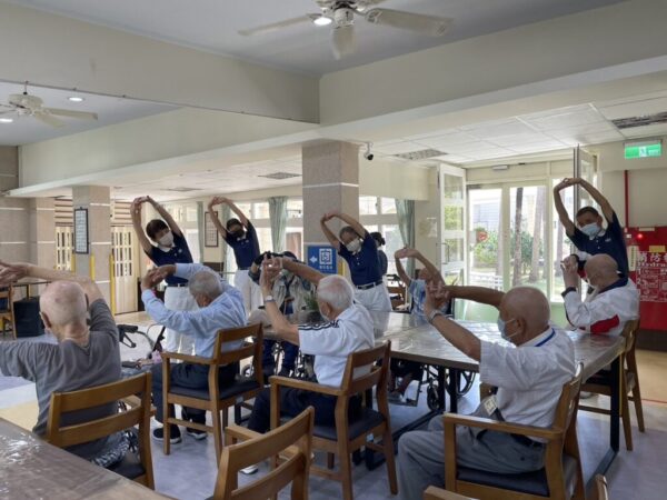 慈濟志工樂齡學習走進中彰榮家 長輩享受互動與實作的喜悅