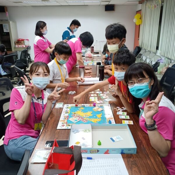 縣長媽咪親臨地政魔法屋夏令營 學童暢遊地政世界