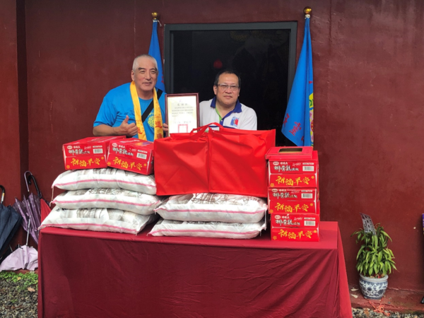 天靈山慈惠母宮捐贈致用高中物資  致用高中校長鄒紹騰感謝善行活動