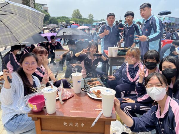 「溫馨有愛 歡樂滿校園」 致用高中迎新敬師大會烤