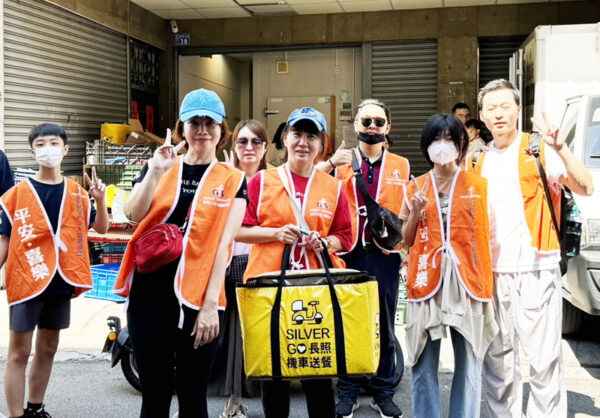 好牧人糧膳坊中秋節不停歇  志工送餐三百份暖獨居老人