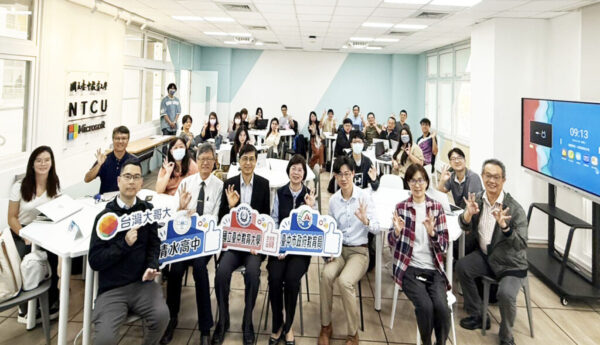 人工智慧融入國中教學 持續發展學校 AI 教育