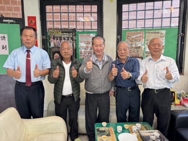 地方名流齊聚 茶香中談藝論事