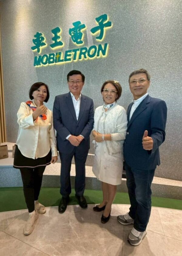 揭密台灣電動巴士產業領航夯實力 東海校友會參訪華德動能圓滿成功