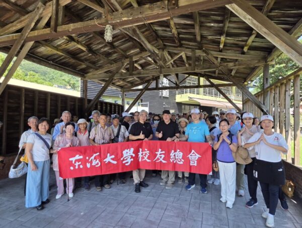 東海大學校友總會林班道獻溫情 尊師重道關懷退休師長再續情誼