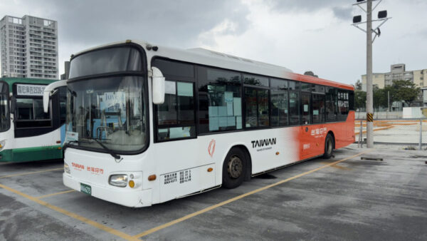 台中台灣好行11路「台中時尚城中城線」華麗變身 三大沉浸式主題車廂讓搭乘公車成為城市探險之旅